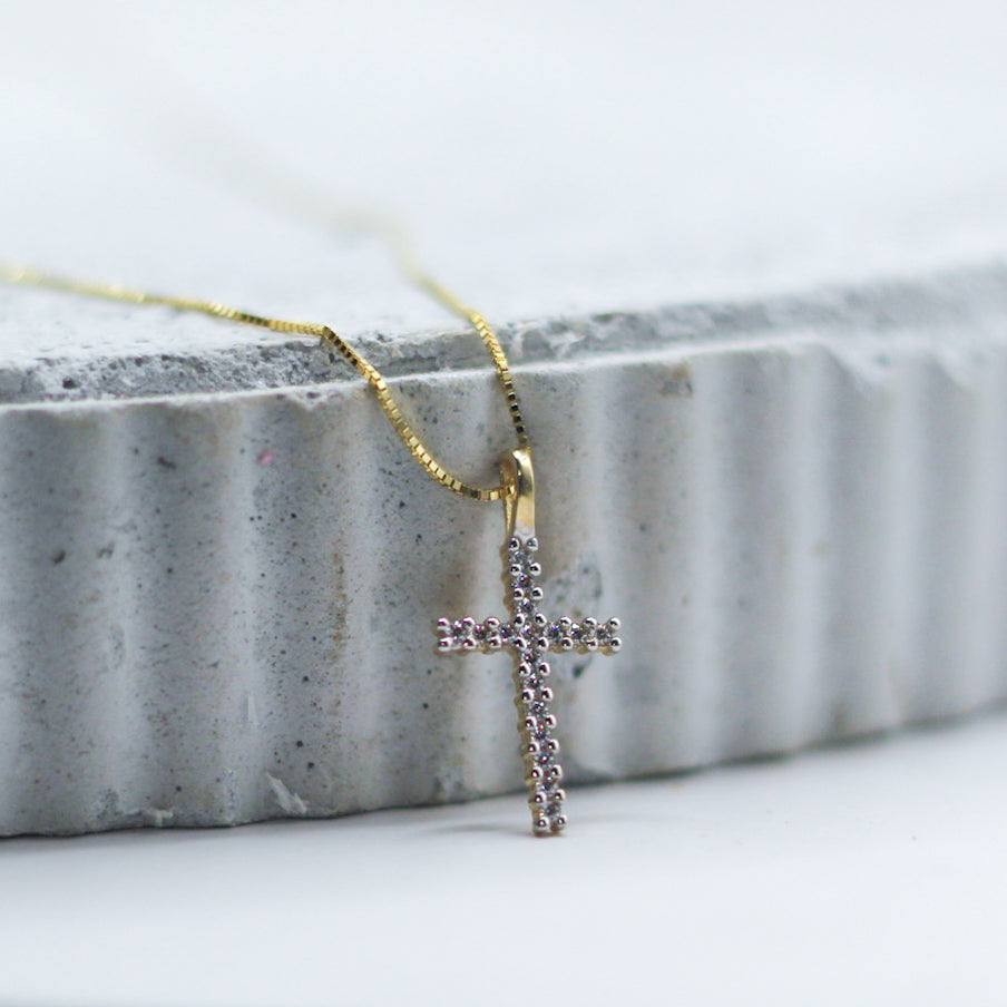 COLLAR CRUZ ZIRCONIAS PETIT ORO 10k