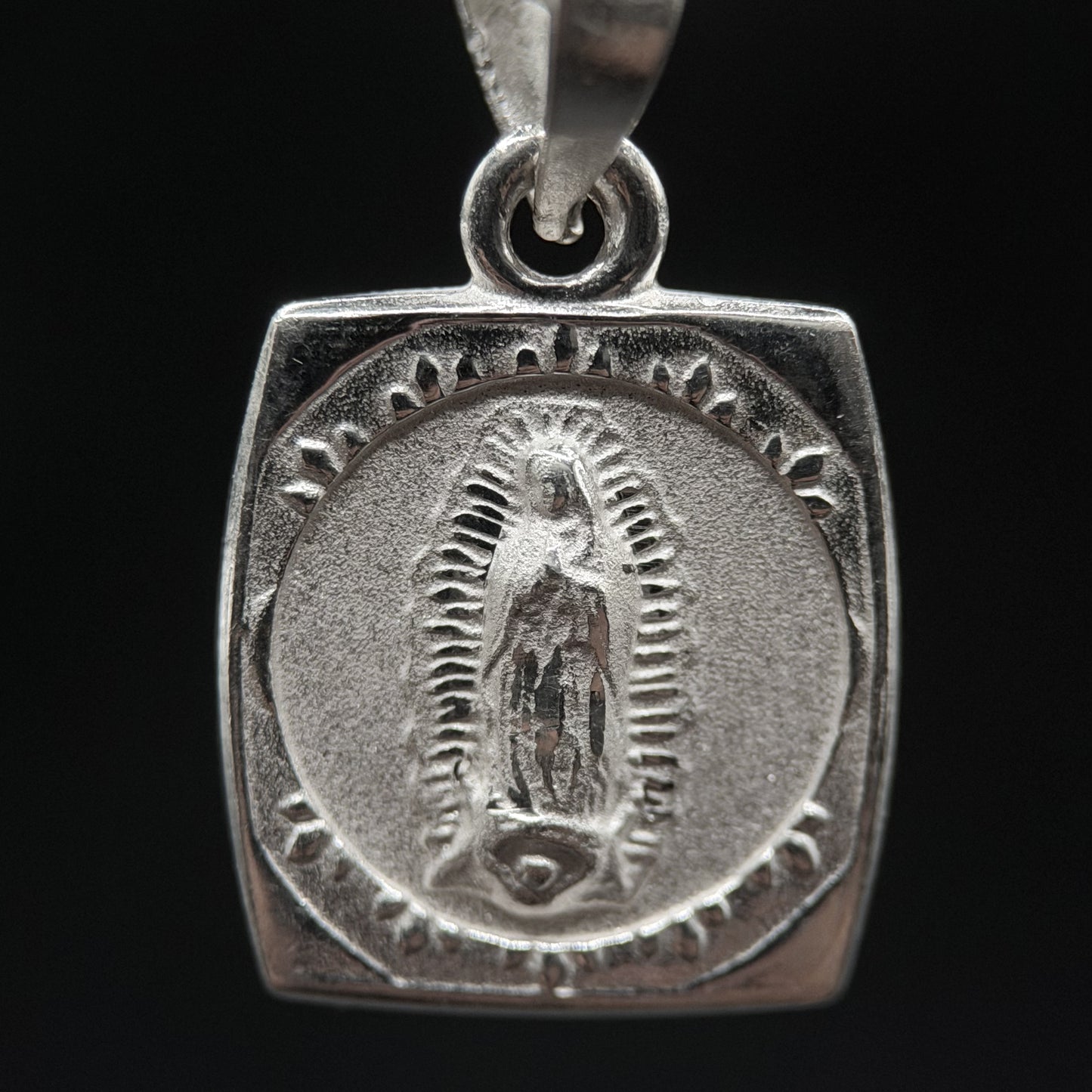 COLLAR VIRGEN CUADRADA PLATA .925