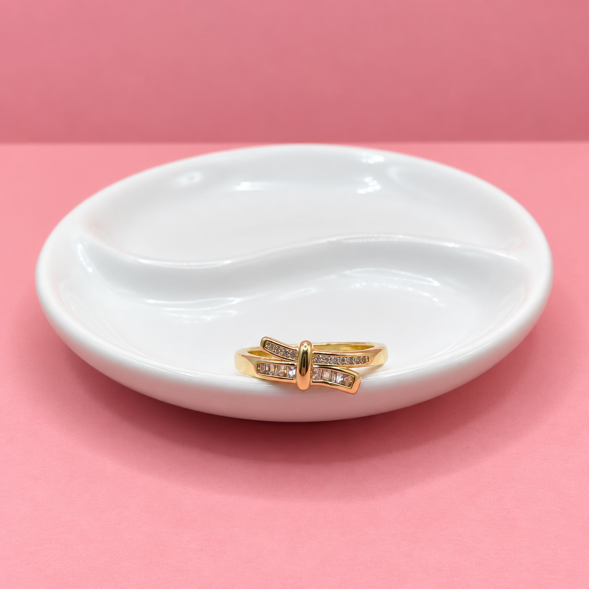ANILLO BANDAS AMARRADAS ZIRCONIAS BRILLOS Y TIPO BAGUETTE