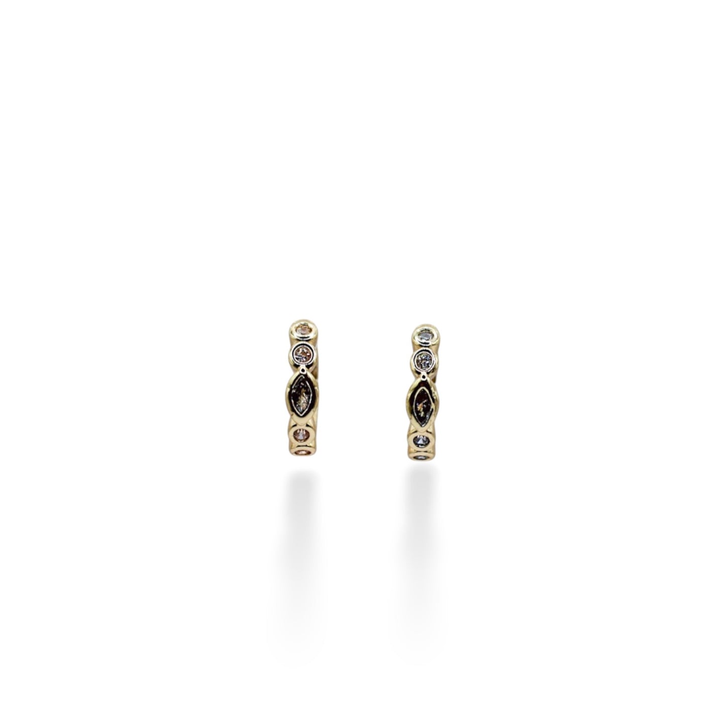 ARRACADA ZIRCONIA OVALADA CENTRO Y CUATRO ZIRCONIAS BICELADAS