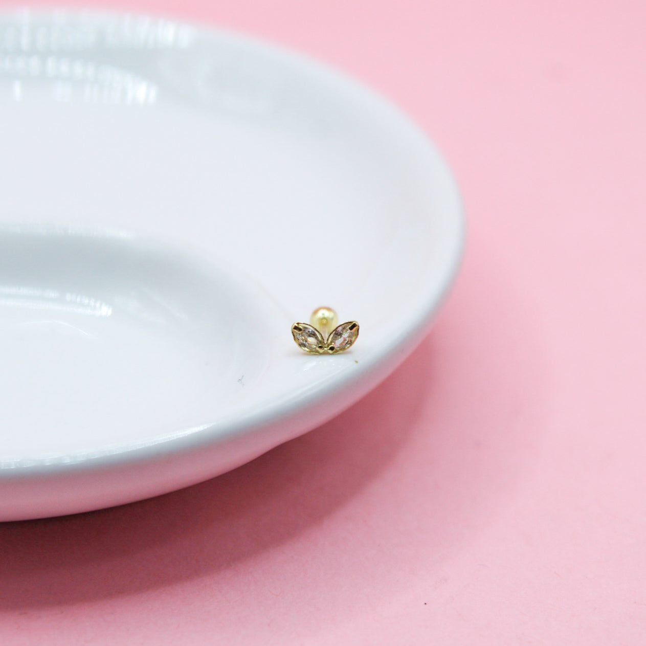 DOS PETALOS ZIRCONIAS BLANCAS ORO ITALIANO 10K