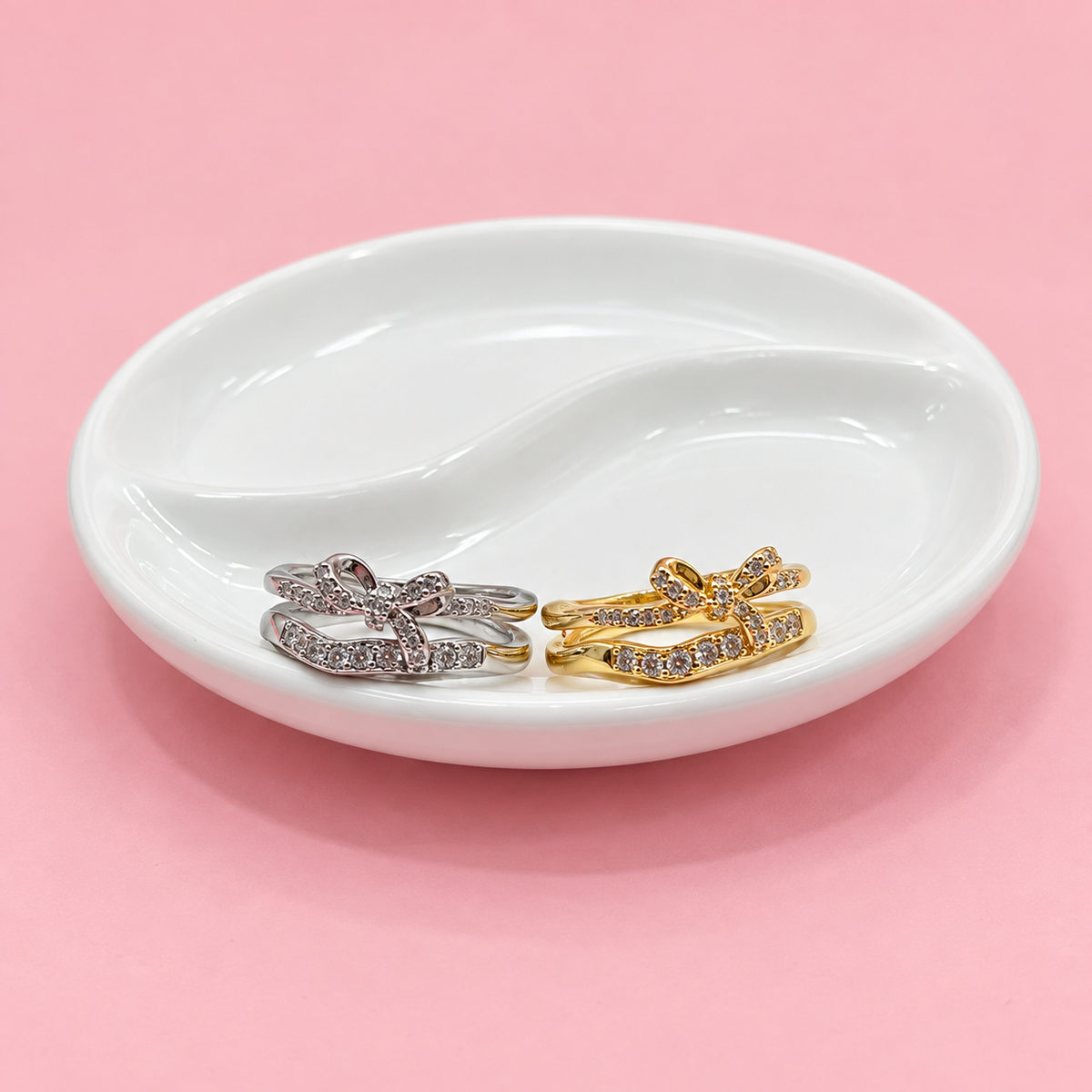 ANILLO DOS BANDAS ZIRCONIAS Y MOÑO