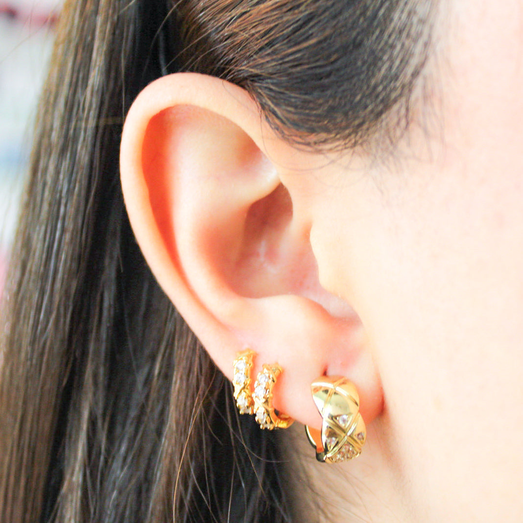 MEDIAS ARRACADAS CON ROMBO DE ZIRCONIAS EN EL CENTRO