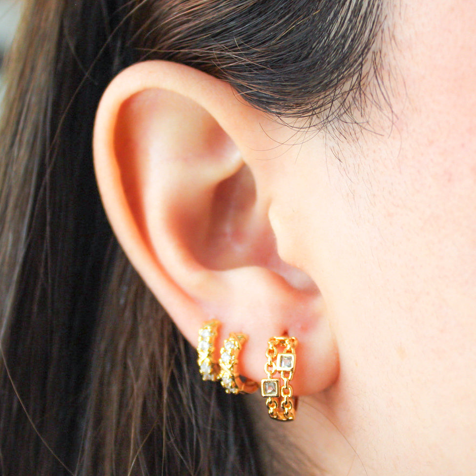 ARRACADAS CADENA CON ZIRCONIAS CUADRADAS BLANCAS