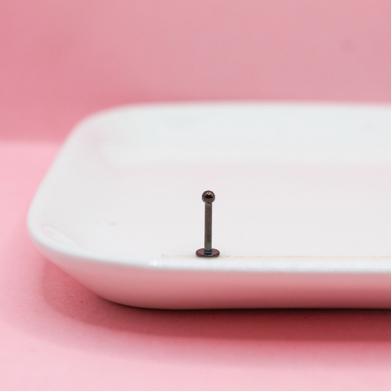 LABRET NEGRO BOLA CHICA 316L