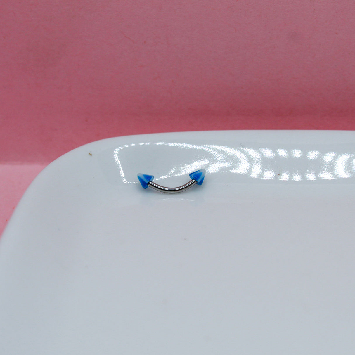 BANANA PLATEADA PICO BLANCO PICOS AZULES 316L