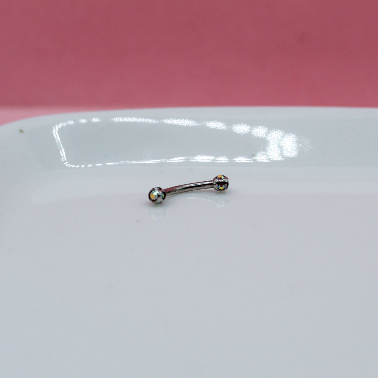 BANANA PLATEADA BOLA CHICA ZIRCONIAS TORNASOL 316L