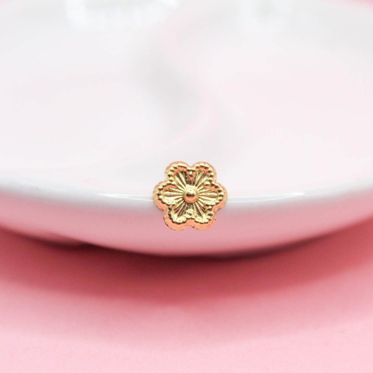 FLOR DIAMANTADA CON BOLITAS 10K