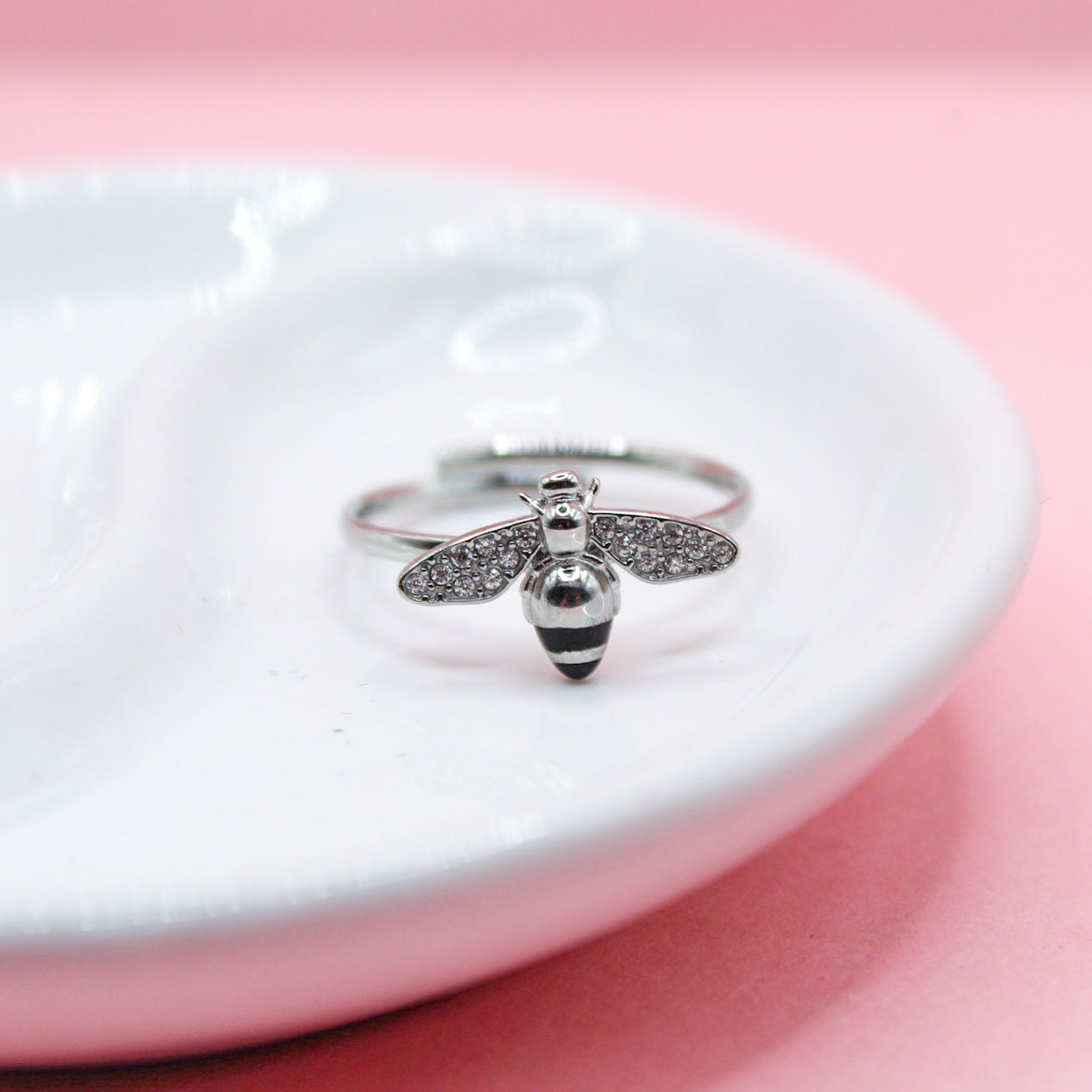 ANILLO PLATEADO ABEJA COLA NEGRA