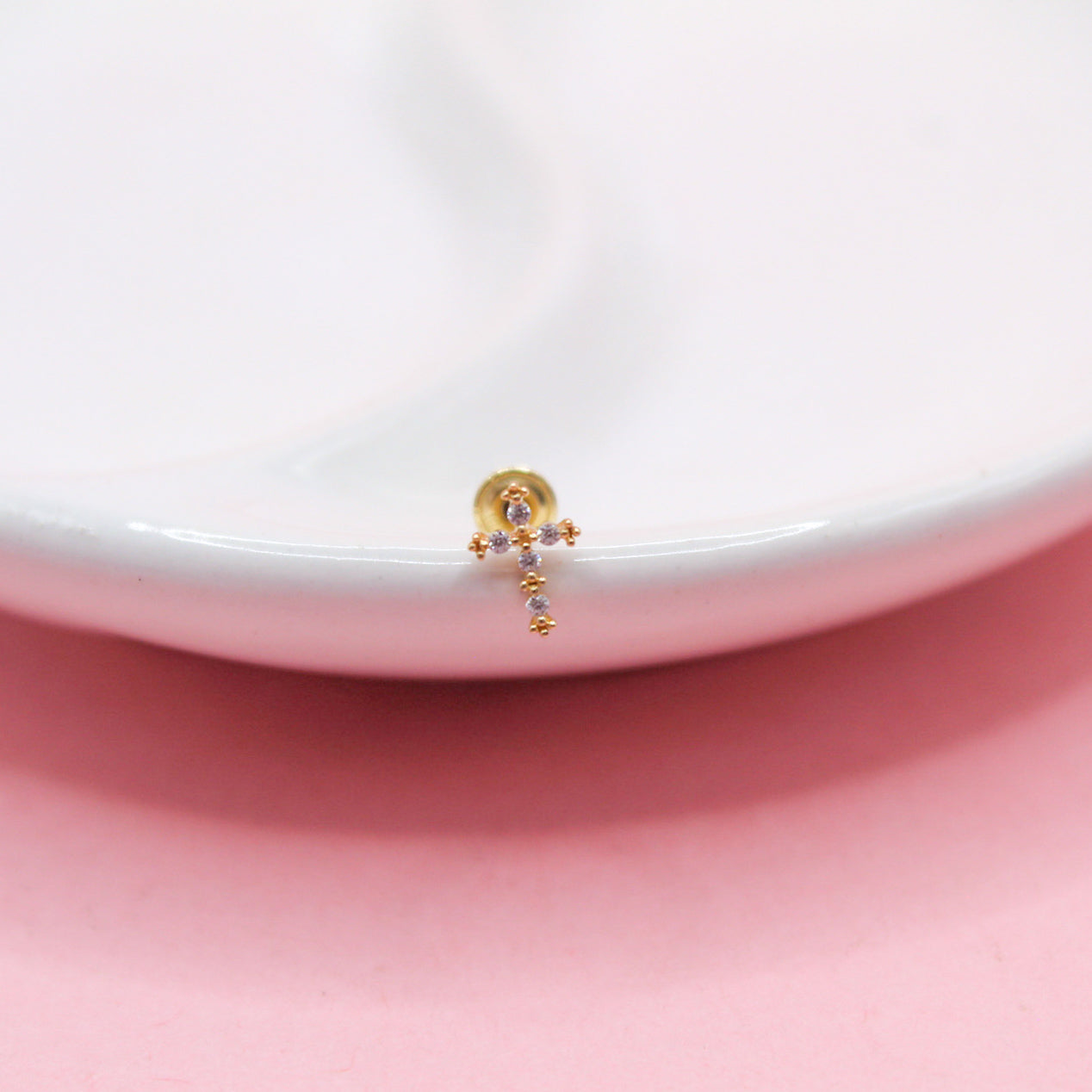 CRUZ CHICA CINCO ZIRCONIAS ORO JAPONES 10K