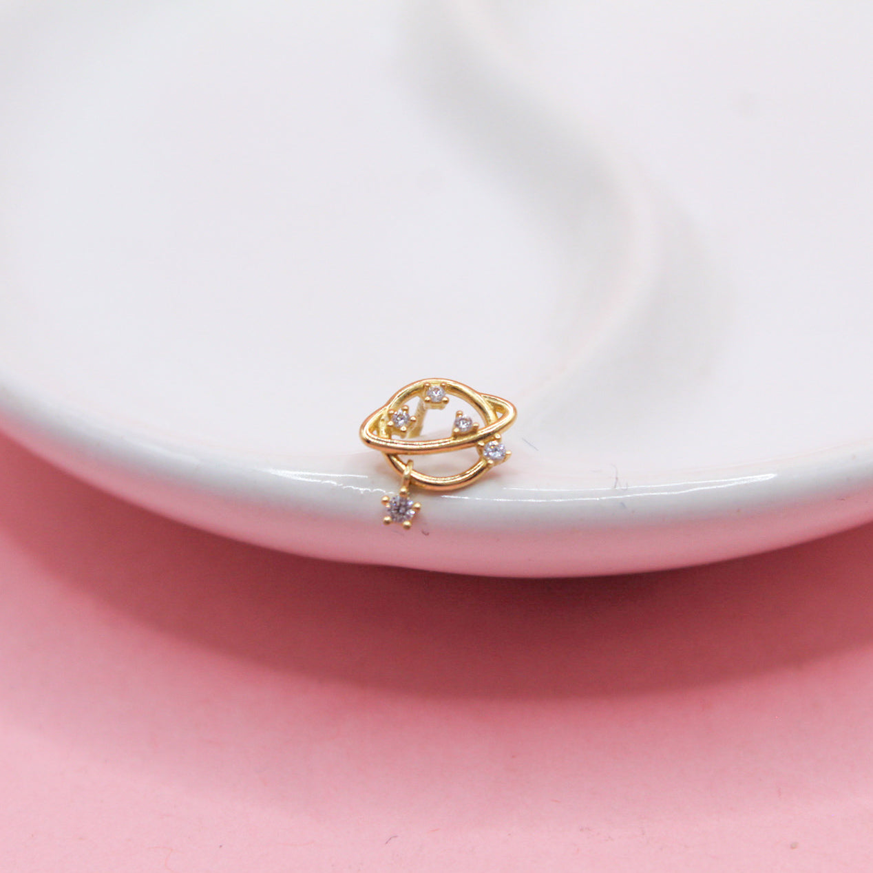 PLANETA CINCO ZIRCONIAS ORO JAPONES 10K