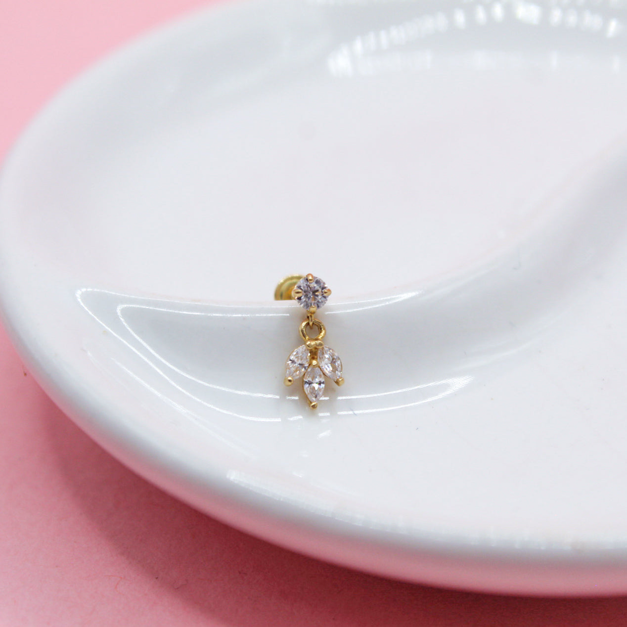 ZIRCONIA CON COLGANTE TRES PETALOS ORO JAPONES 10K