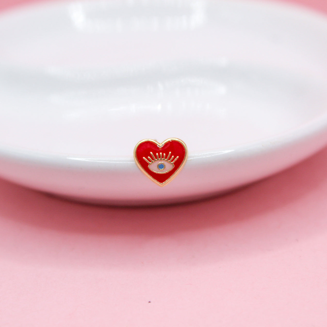 CORAZON ROJO CON OJO 10K