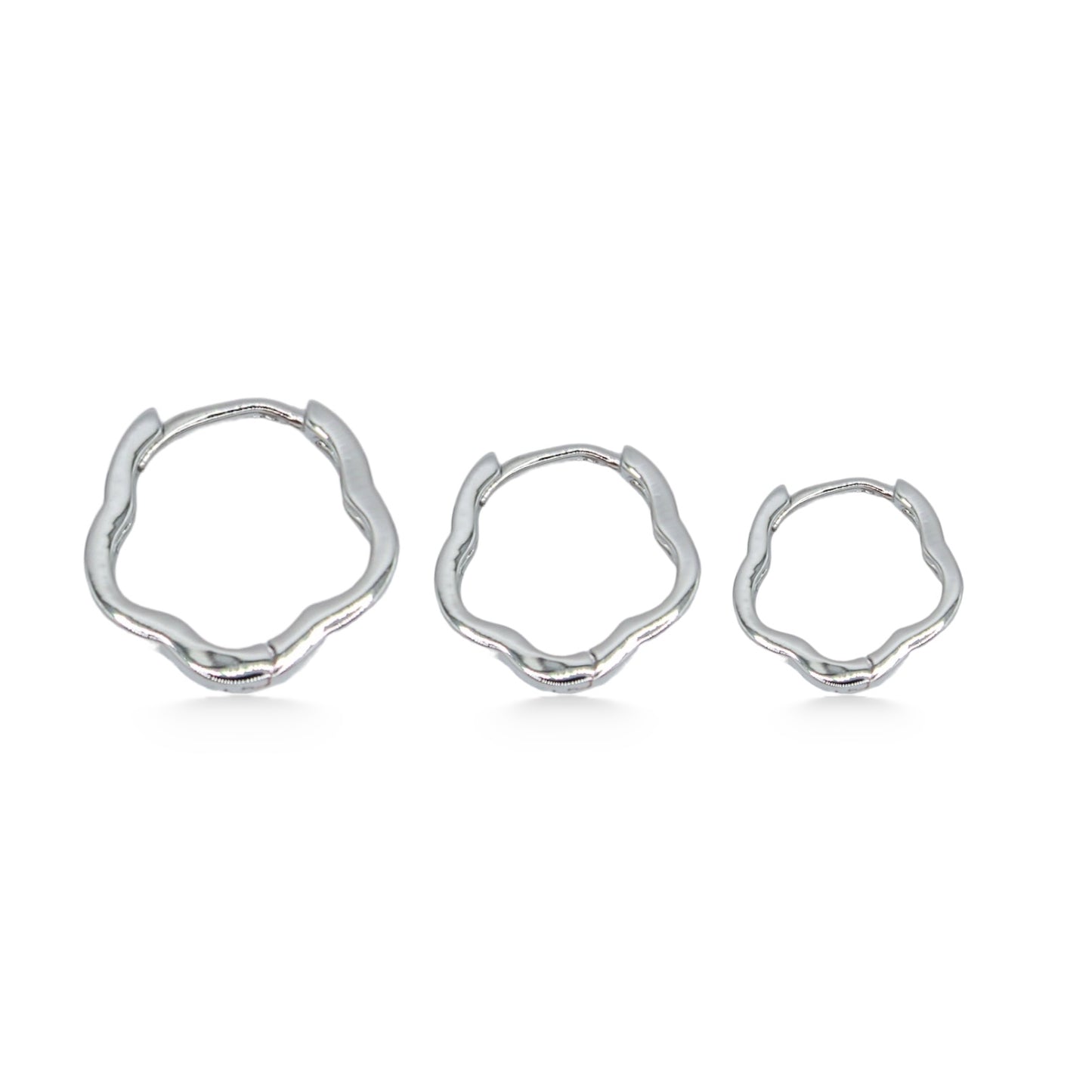 ARRACADAS TIPO TRÉBOL PLATEADAS