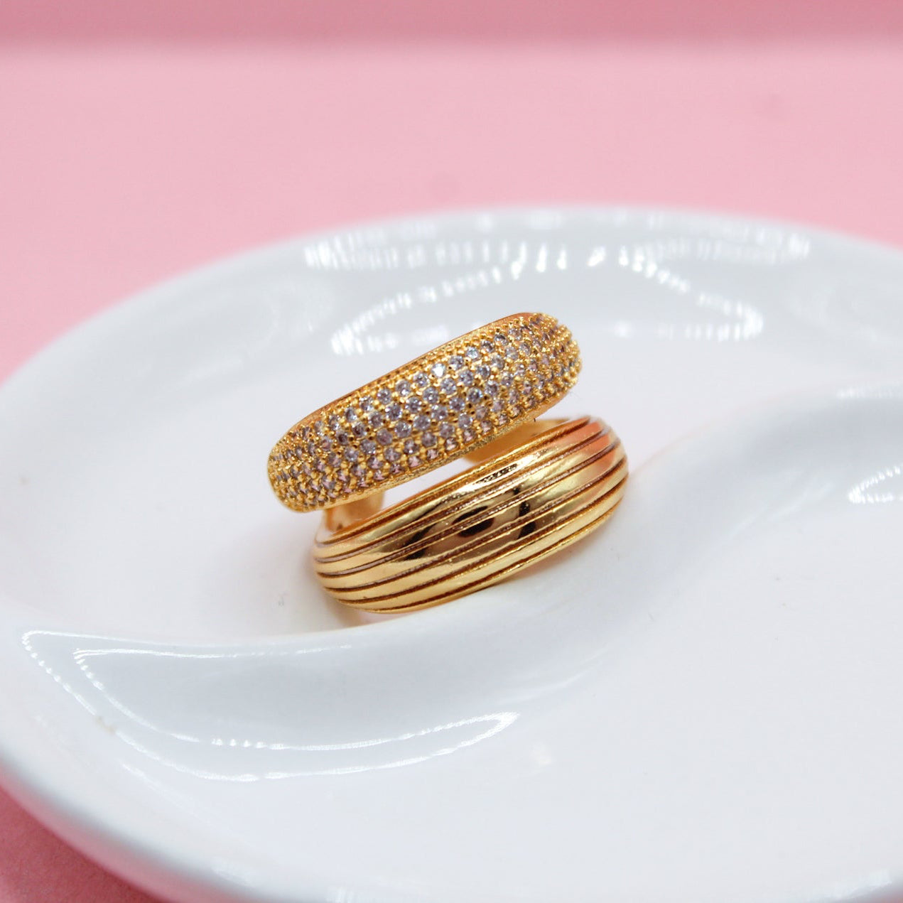 ANILLO CHUNKY DOBLE BANDA ZIRCONIAS Y TEXTURA