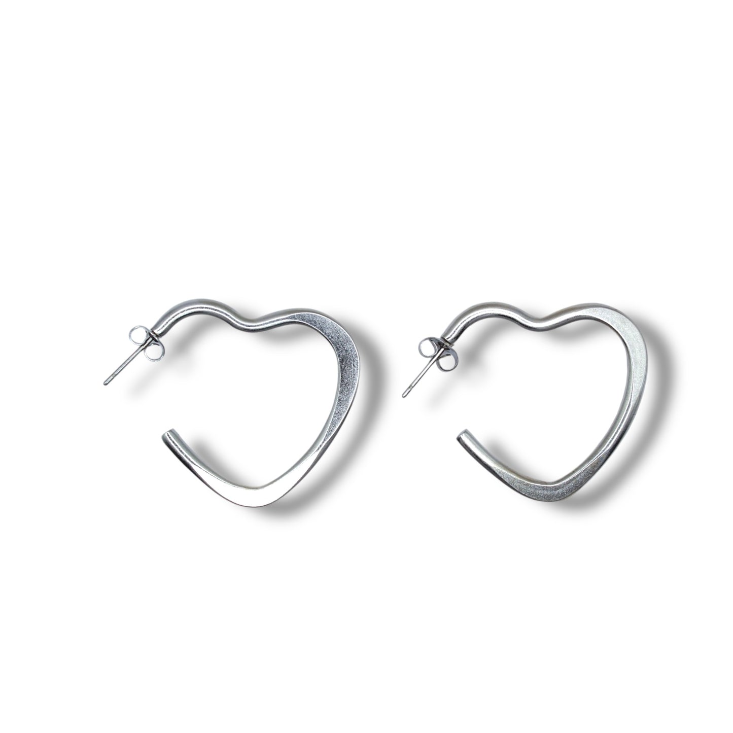 ARRACADA CORAZÓN SILUETA PLATEADO