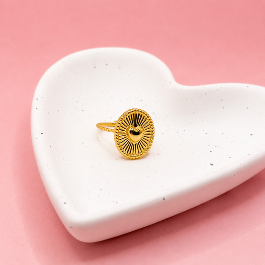 ANILLO CIRCULO LÍNEAS Y CORAZON EN EL CENTRO
