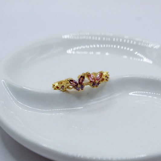 ANILLO DOS MARIPOSAS MORADA Y ROSA CON ÓVALOS HUECOS Y ZIRCONIAS COLORES