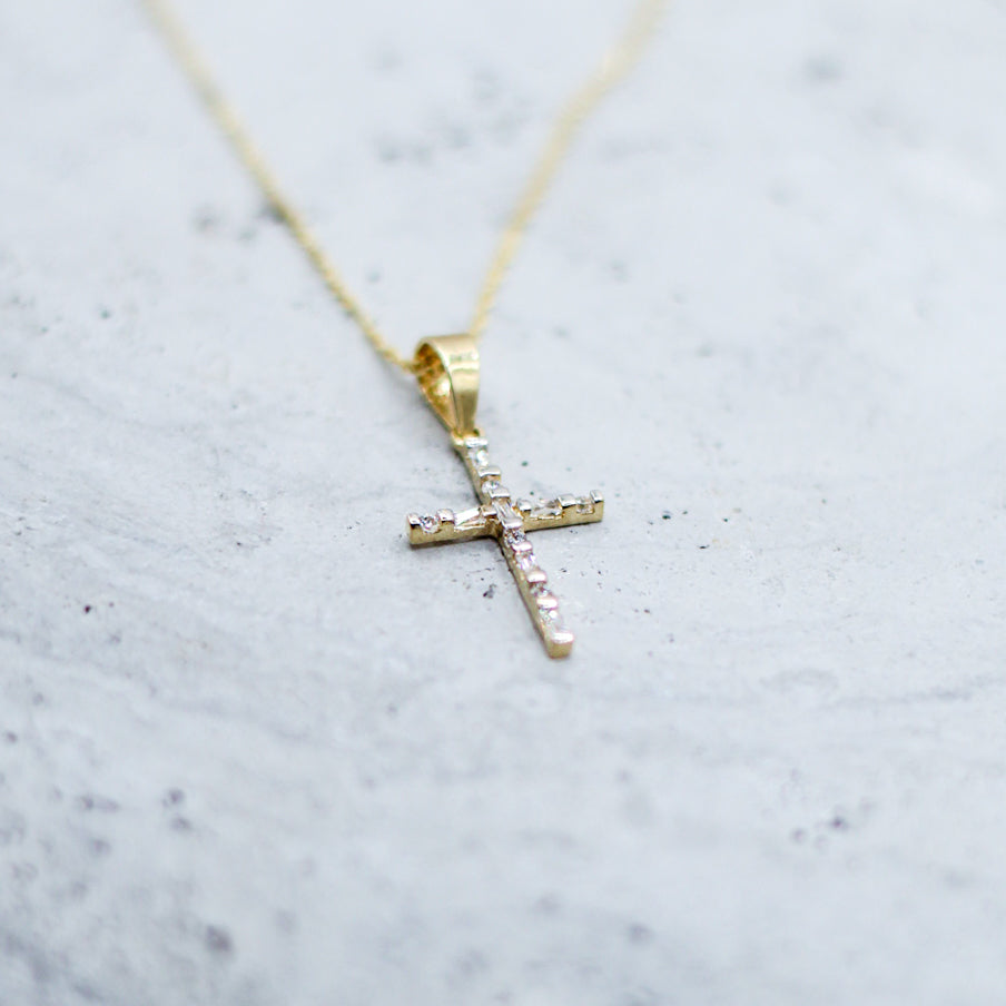 COLLAR CRUZ ZIRCONIAS ORO 10k