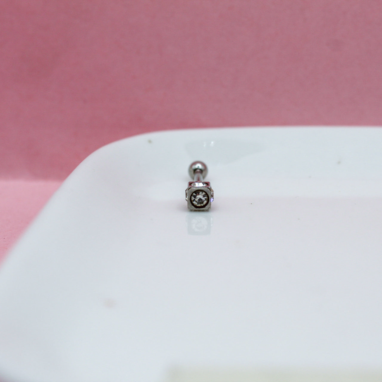 PIERCING RECTO CON CUBO Y ZIRCONIAS BOLA CHICA 316L