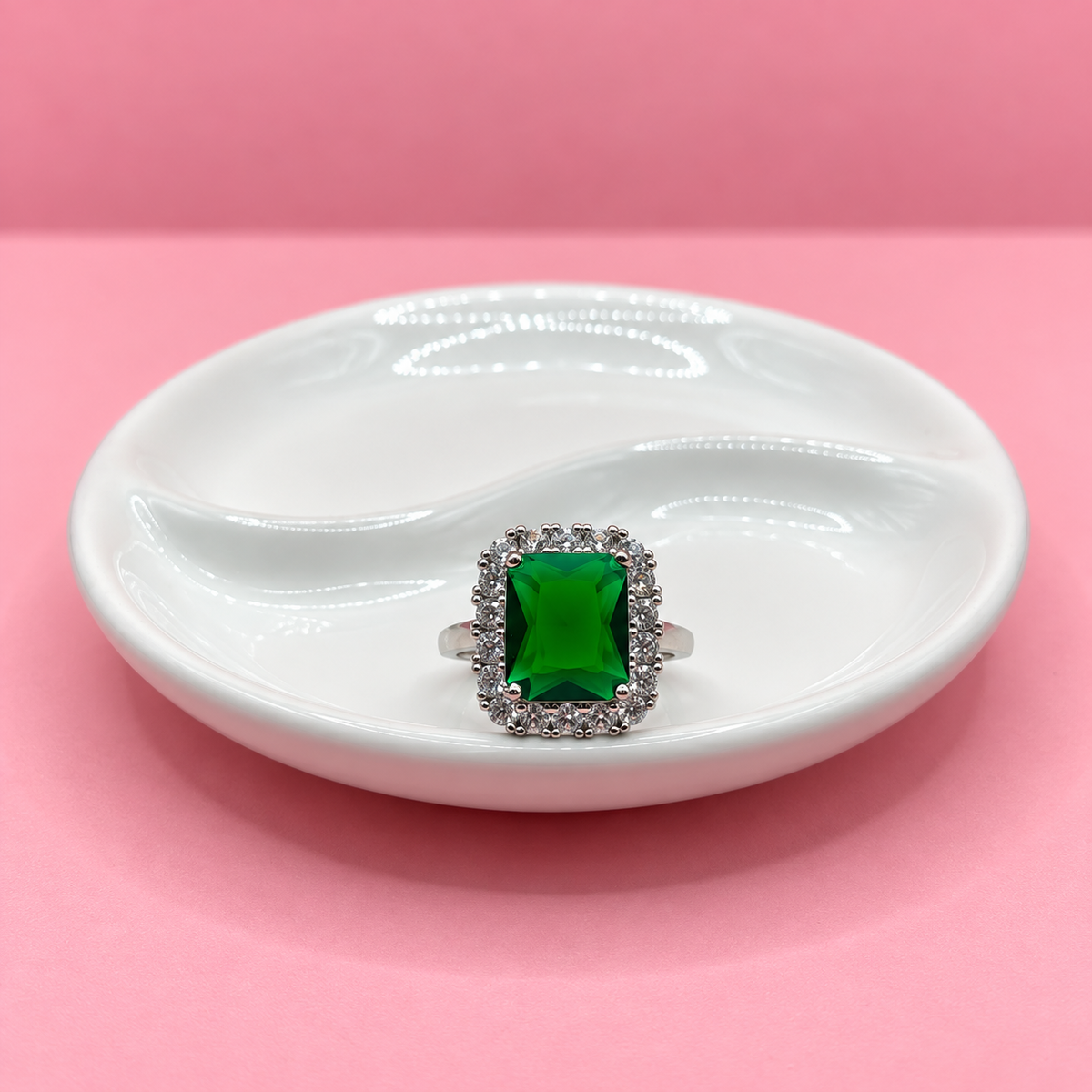 ANILLO ZIRCONIA CUADRADO VERDE CON ZIRCONIAS MINIS CHUNKY