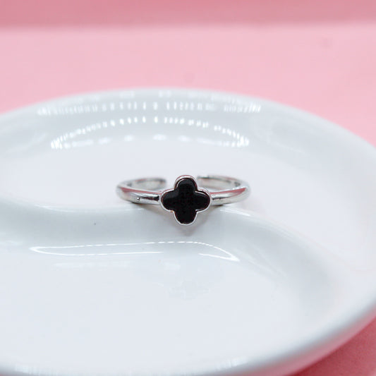 ANILLO PLATEADO TREBOL NEGRO