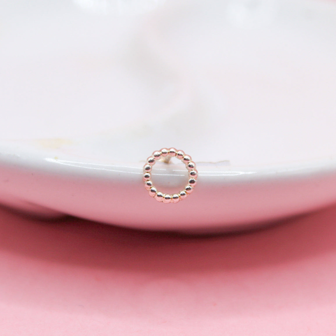 BROQUEL CÍRCULO SILUETA CON BOLITAS .925