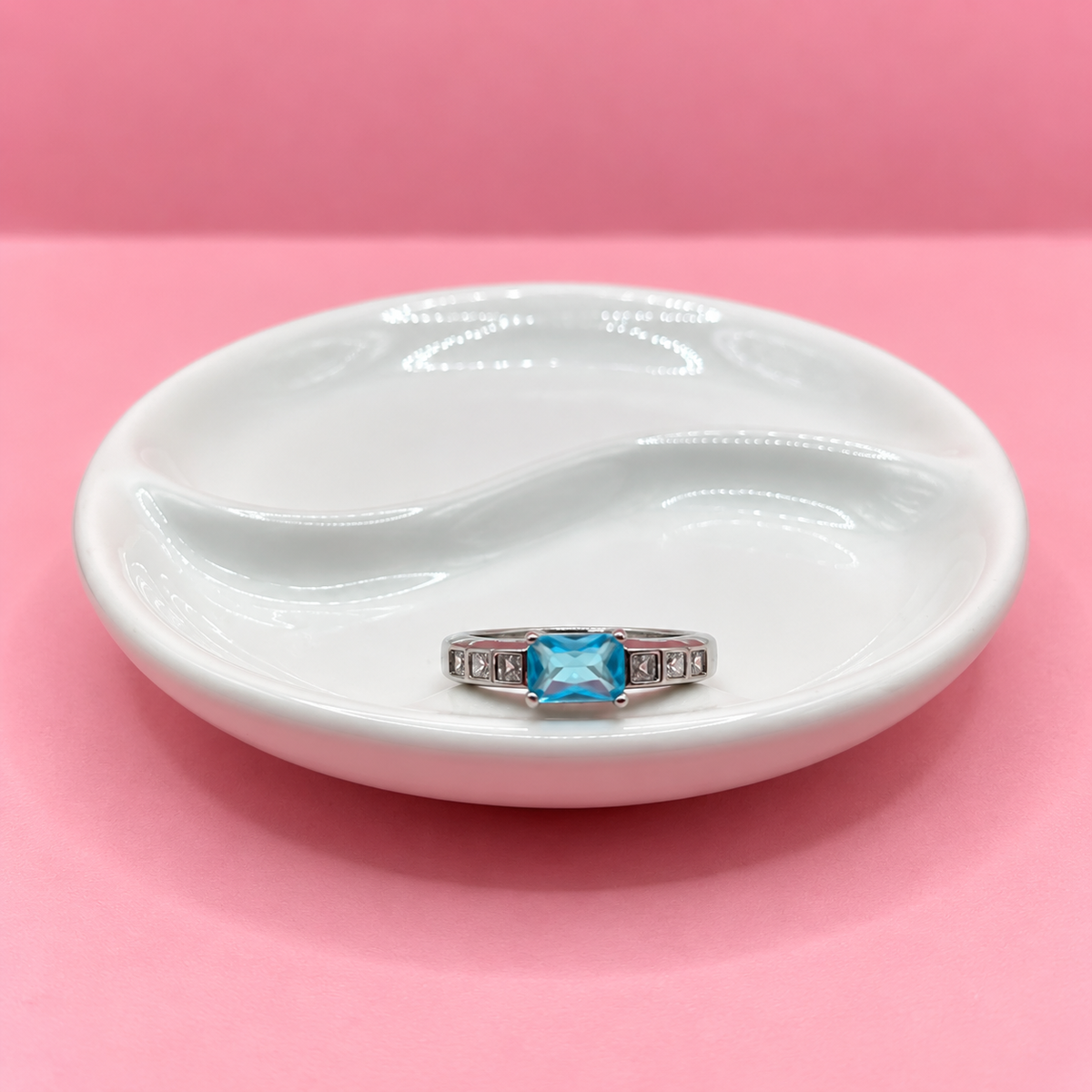 ANILLO ZIRCONIAS CUADRADAS Y ZIRCONIA RECTÁNGULO AZUL