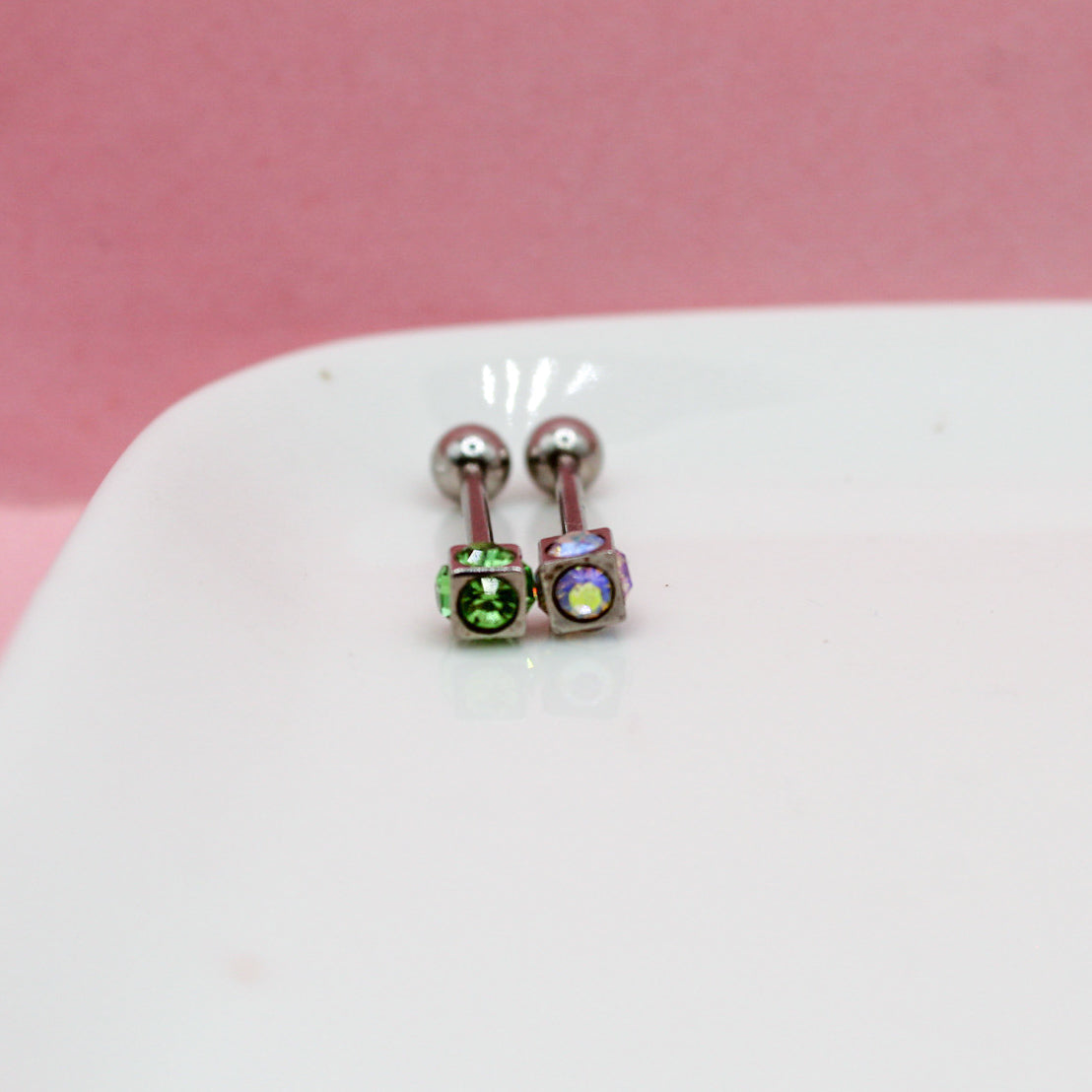 PIERCING RECTO CON CUBO Y ZIRCONIAS BOLA MEDIANA 316L