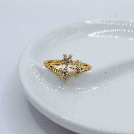 ANILLO DOS FLORES Y UNA MARIPOSA ZIRCONIAS BLANCAS