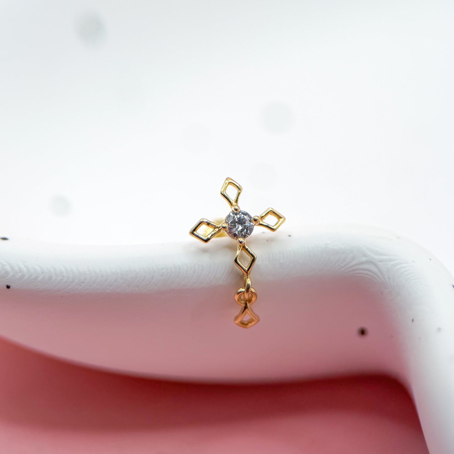 CRUZ ROMBO CON ZIRCONIA ORO JAPONES 10K