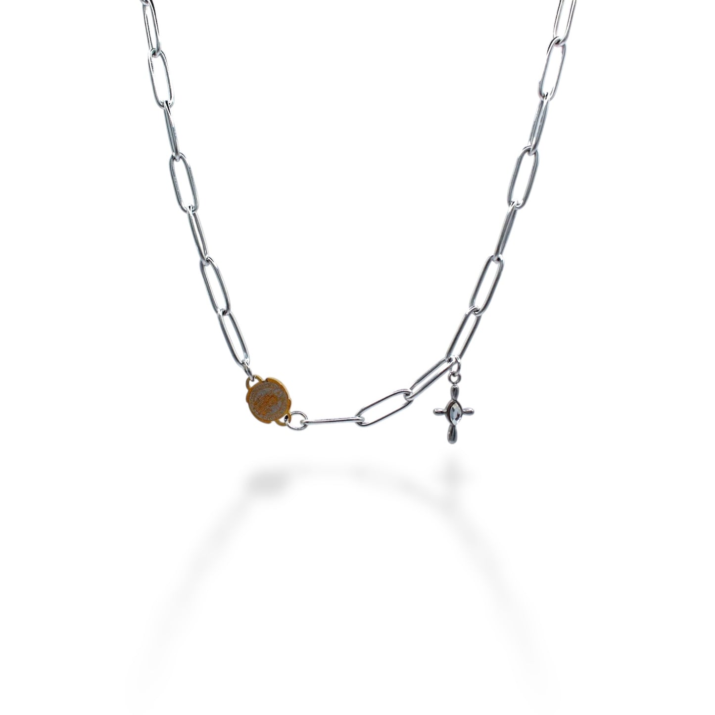 COLLAR PLATEADO ESLABONES SAN BENITO CRUZ ZIRCONIA CENTRO OVALADA