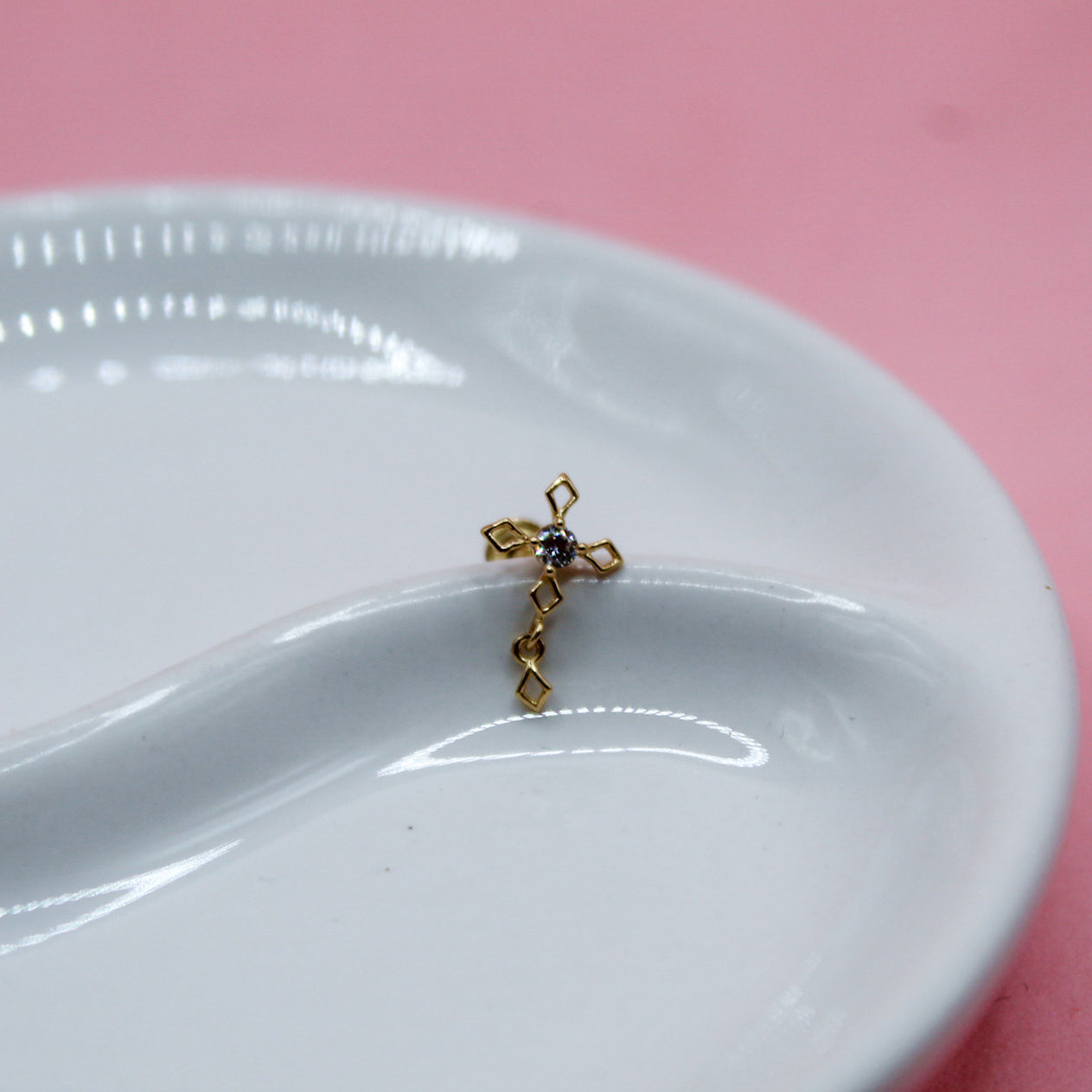 CRUZ ROMBO CON ZIRCONIA ORO JAPONES 10K