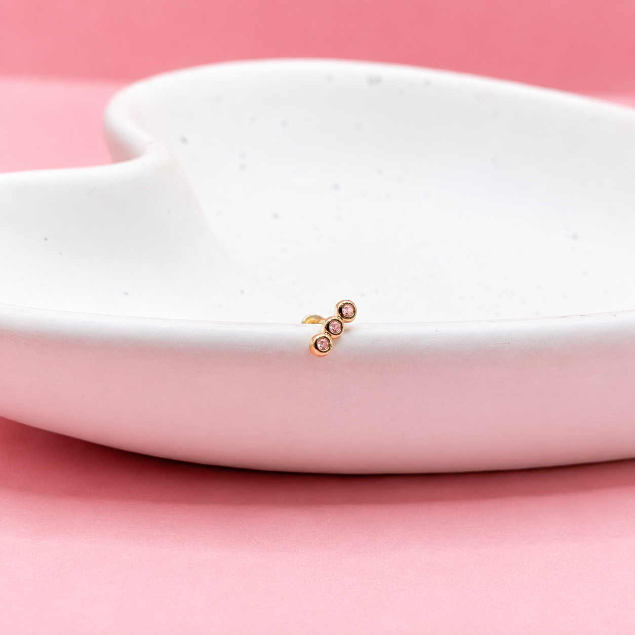 BARRA TRES ZIRCONIA BICEL ROSA 10k