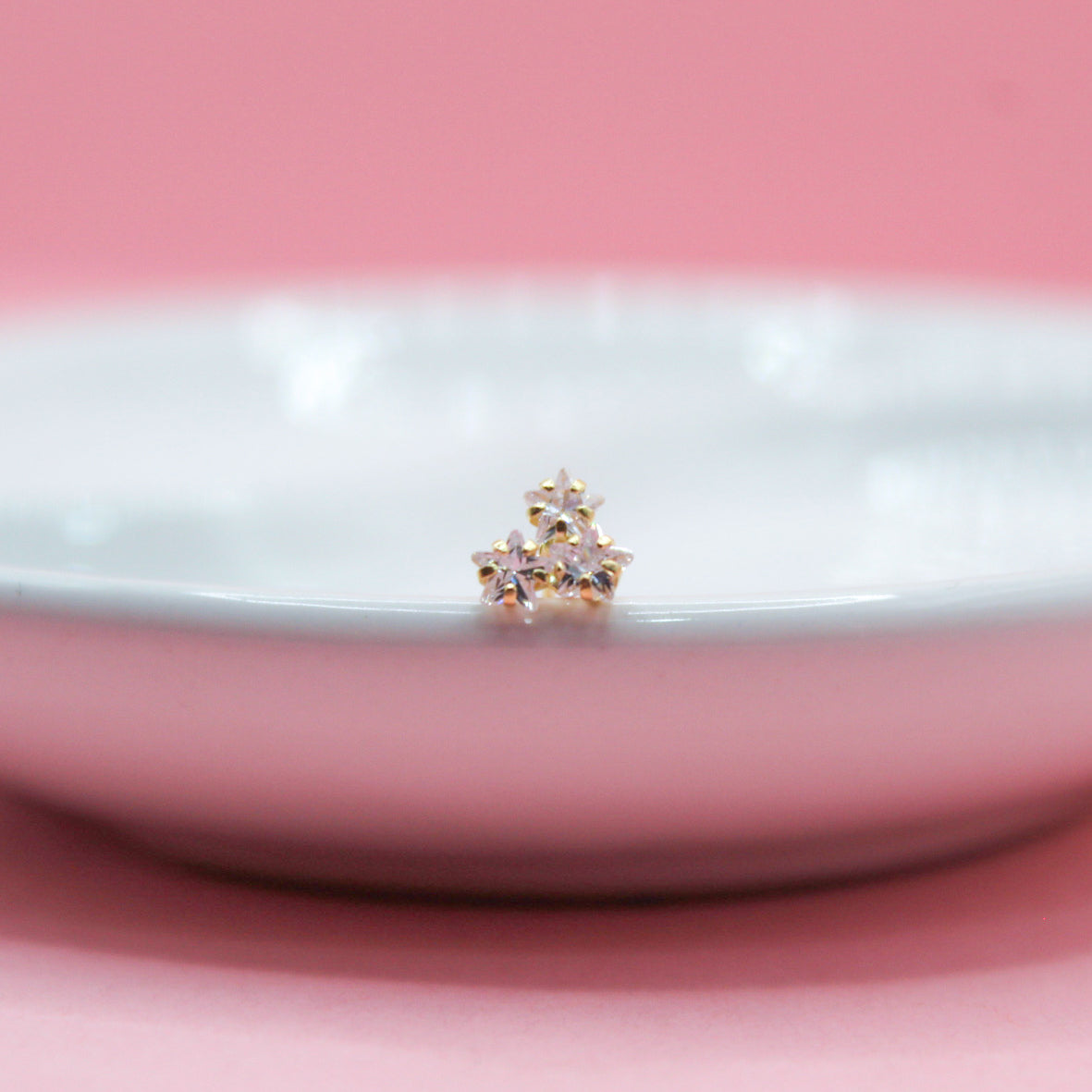 TRES ESTRELLAS ZIRCONIA BLANCA 10K