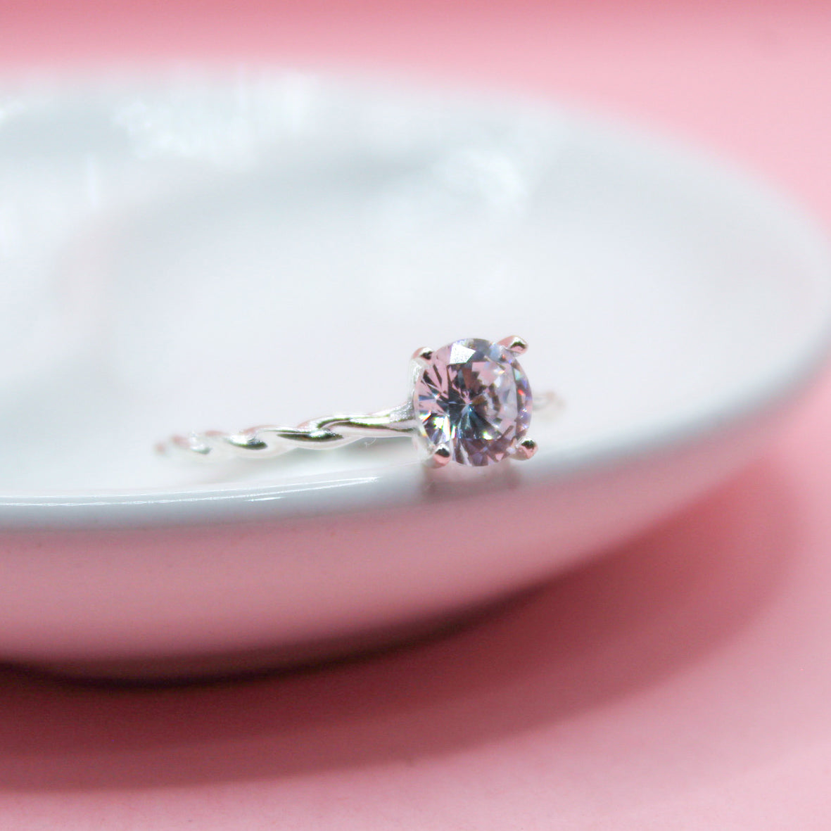 ANILLO ZIRCONIA BLANCA BANDA TORCIDA .925