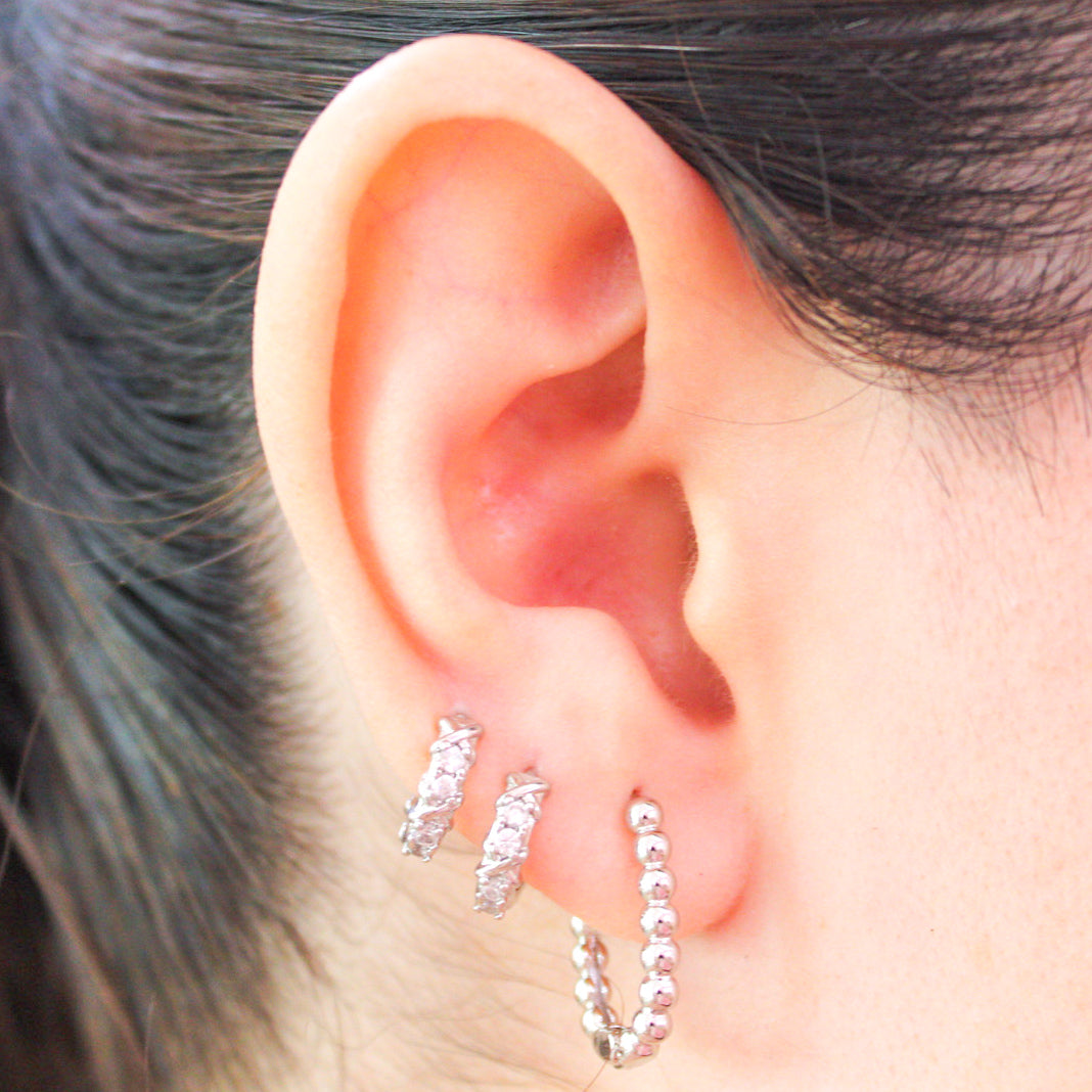 ARRACADAS RECTANGULARES CON BOLITAS