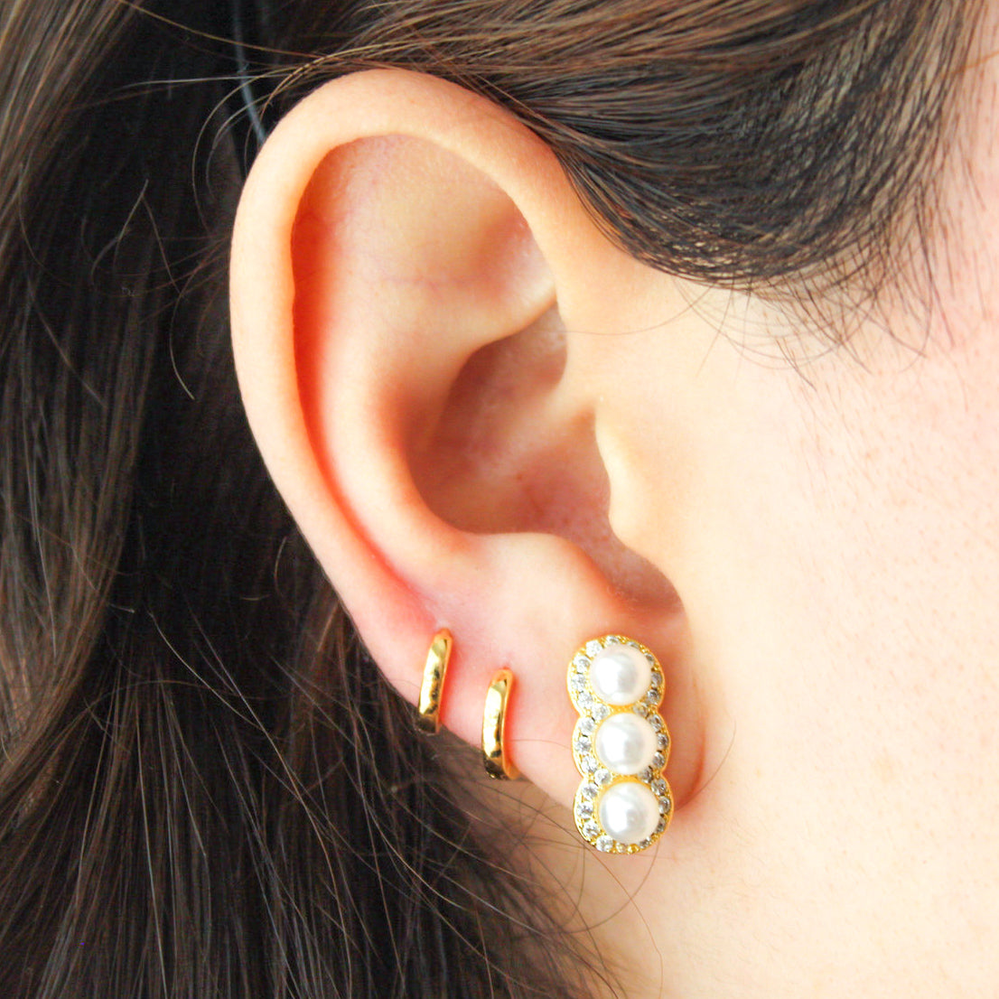 ARETES TRES PERLAS BLANCAS