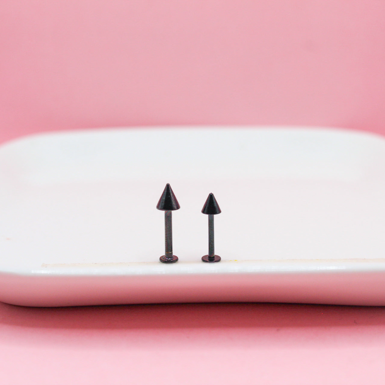 LABRET NEGRO PICO GRANDE 316L