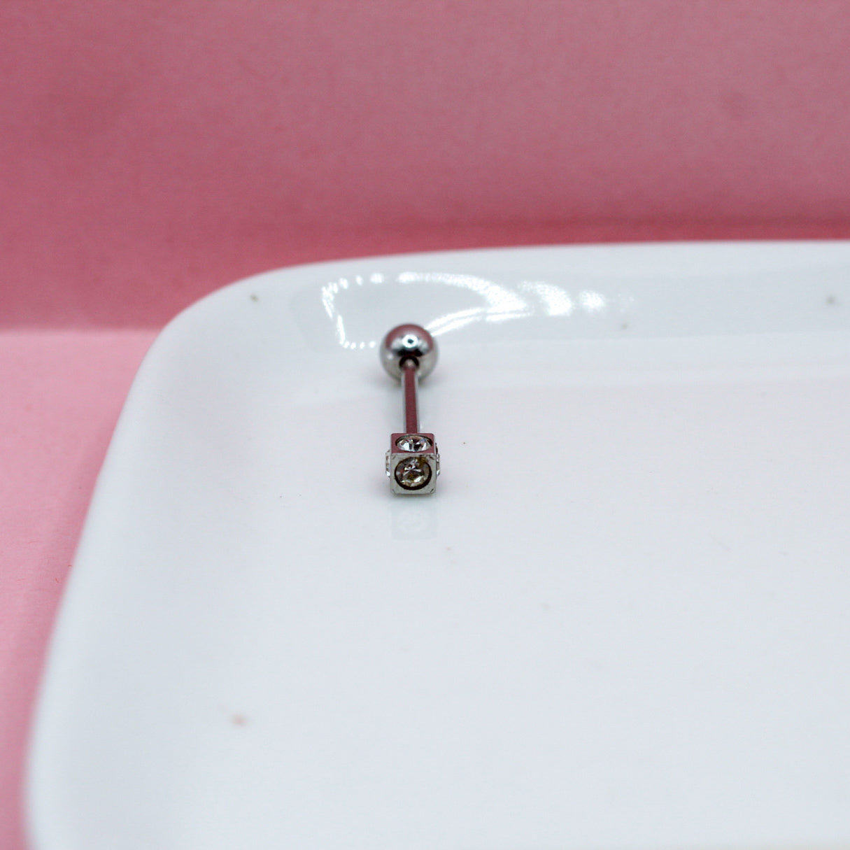 PIERCING RECTO CON CUBO Y ZIRCONIAS BLANCAS BOLA GRANDE 316L