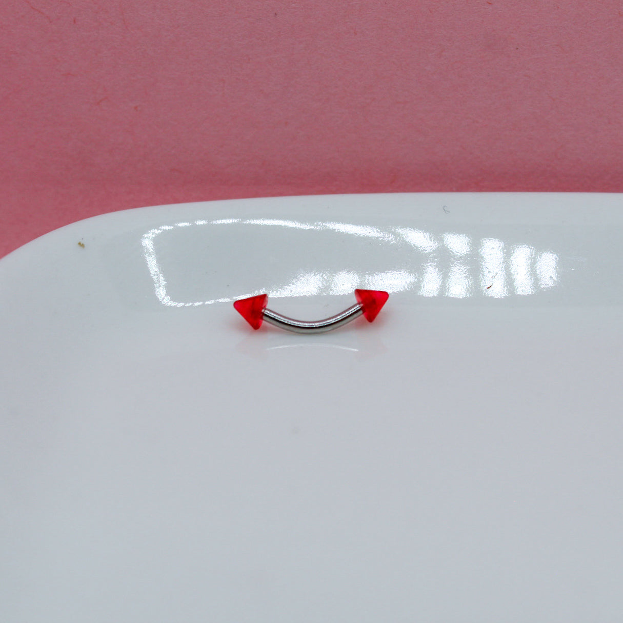 BANANA PLATEADA PICO ROJO TRANSPARENTE 316L