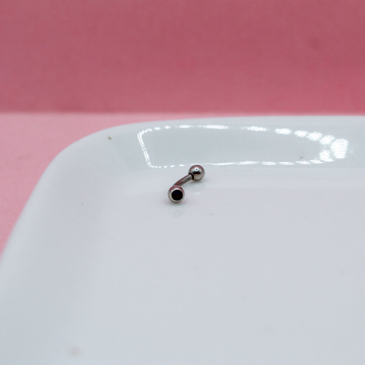 BANANA PLATEADA ZIRCONIA NEGRA 316L