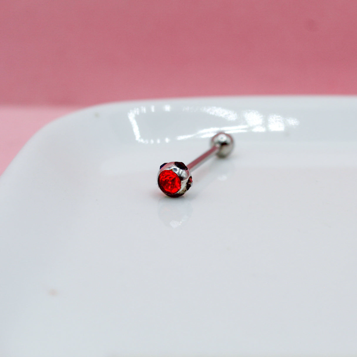 PIERCING PLATEADO RECTO ZIRCONIA ROJA 316L