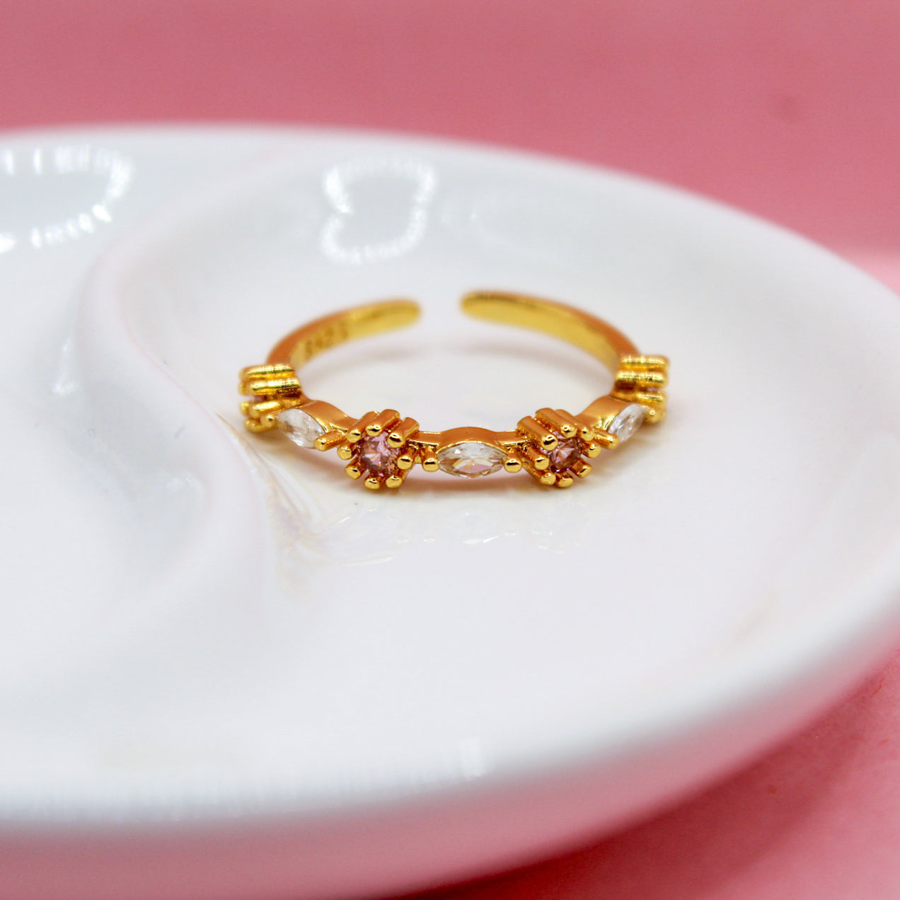 ANILLO ZIRCONIAS OVLADAS CON ZIRCONIAS ROSAS