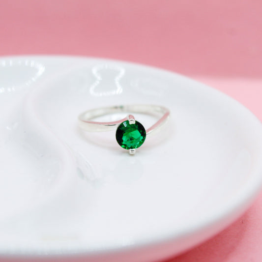 ANILLO ZIRCONIA VERDE REDONDA BANDA LISA TORCIDA .925