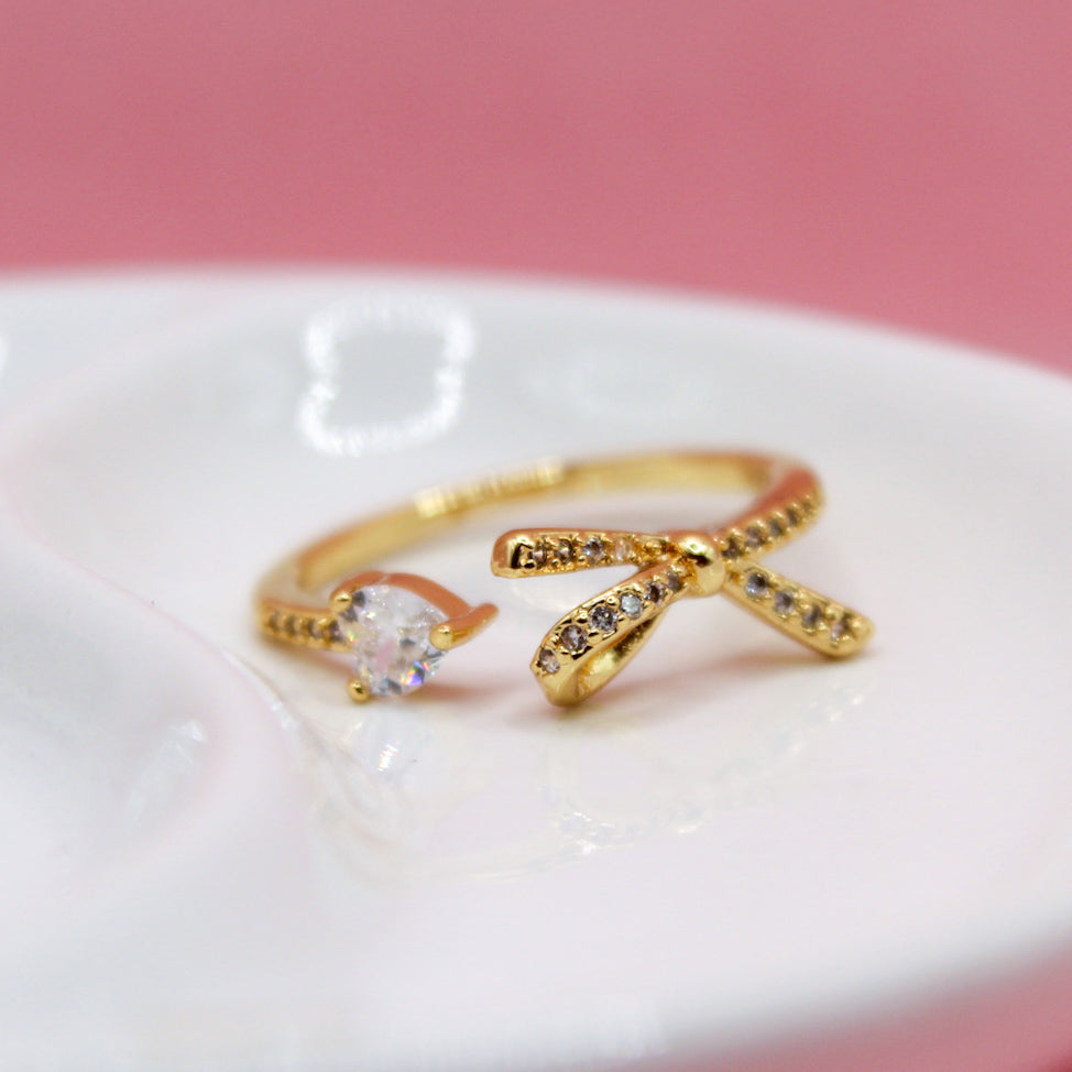 ANILLO MOÑO ZIRCONIAS Y ZIRCONIA CORAZÓN