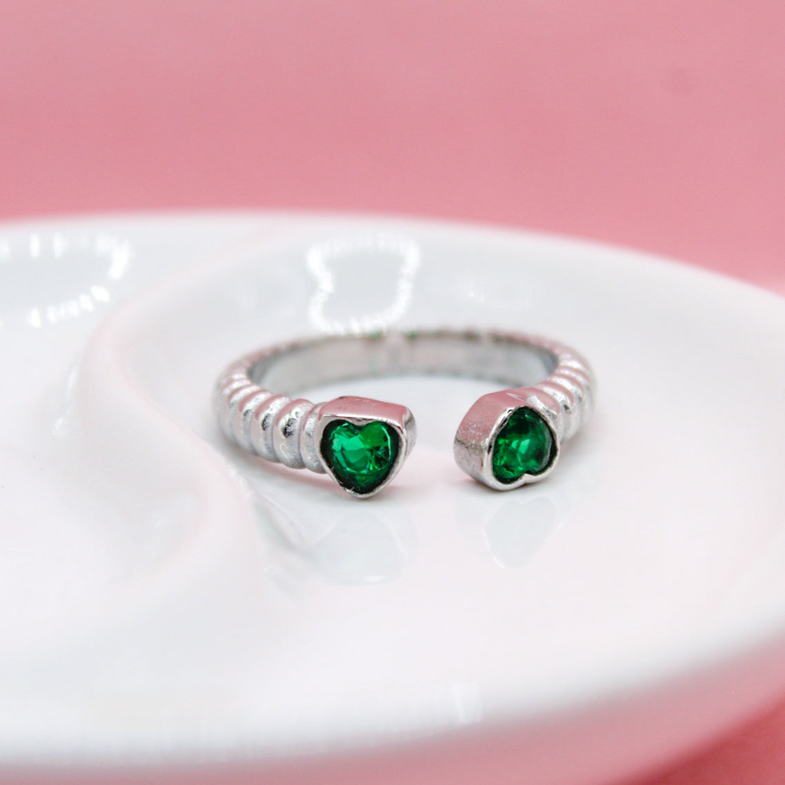ANILLO PLATEADO CORAZONES ZIRCONIAS VERDES