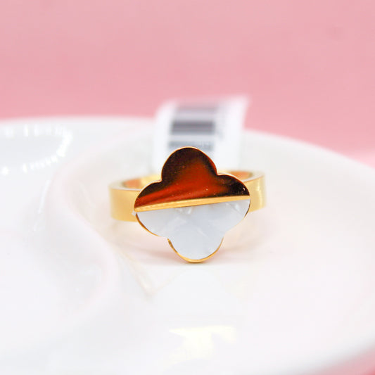 ANILLO TRÉBOL MITAD PERLA MITAD LISO