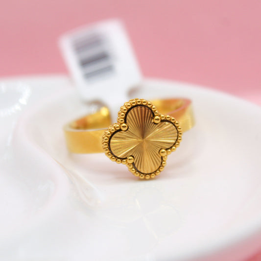 ANILLO TRÉBOL DORADO DIAMANTADO