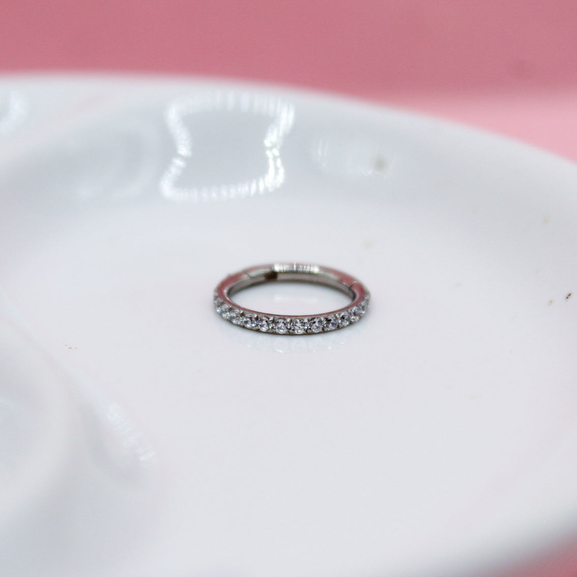 ARGOLLA PLATEADA ZIRCONIAS INCUSTADAS 316L